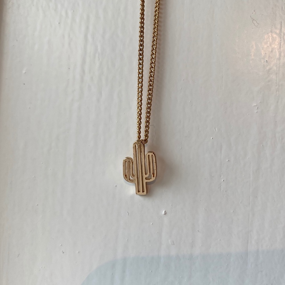 BRAND NEW SUPER CUTE CACTUS NECKLACE